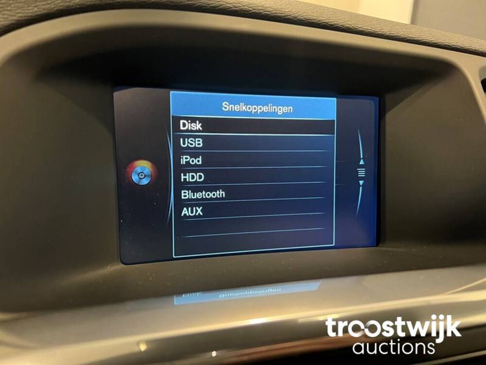 Volvo V60 2.0 D3 R-Design 150hp 2016, XR-726-J