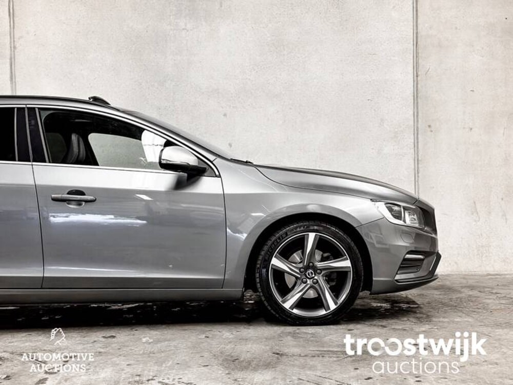 Volvo V60 2.0 D3 R-Design 150hp 2016, XR-726-J