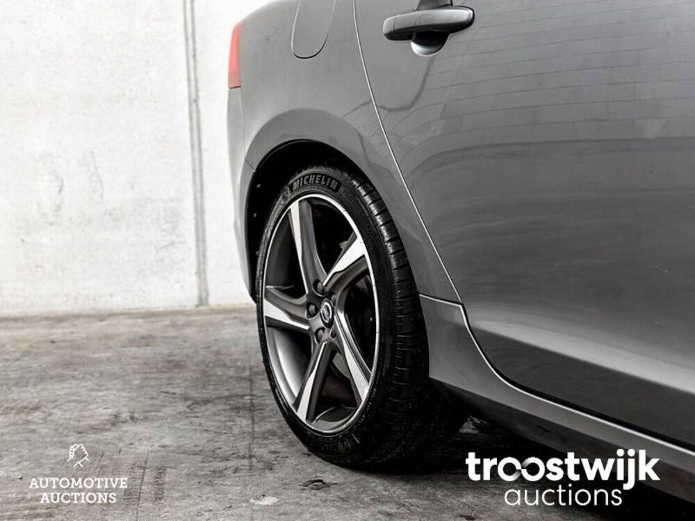 Volvo V60 2.0 D3 R-Design 150hp 2016, XR-726-J