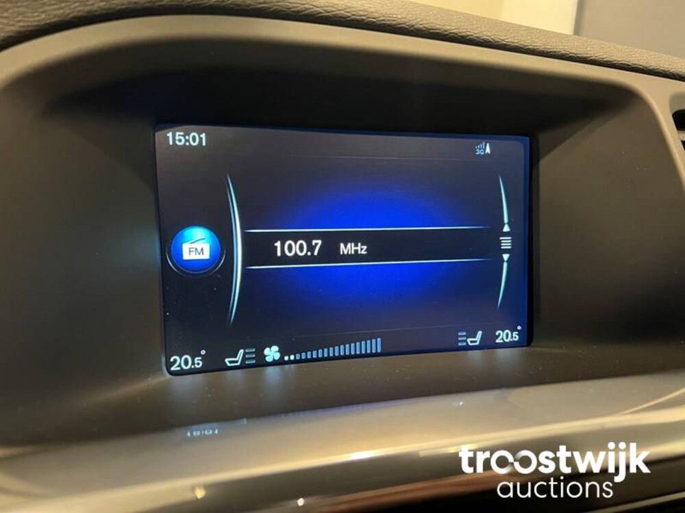 Volvo V60 2.0 D3 R-Design 150hp 2016, XR-726-J