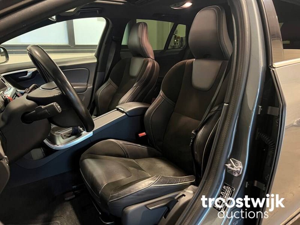 Volvo V60 2.0 D3 R-Design 150hp 2016, XR-726-J
