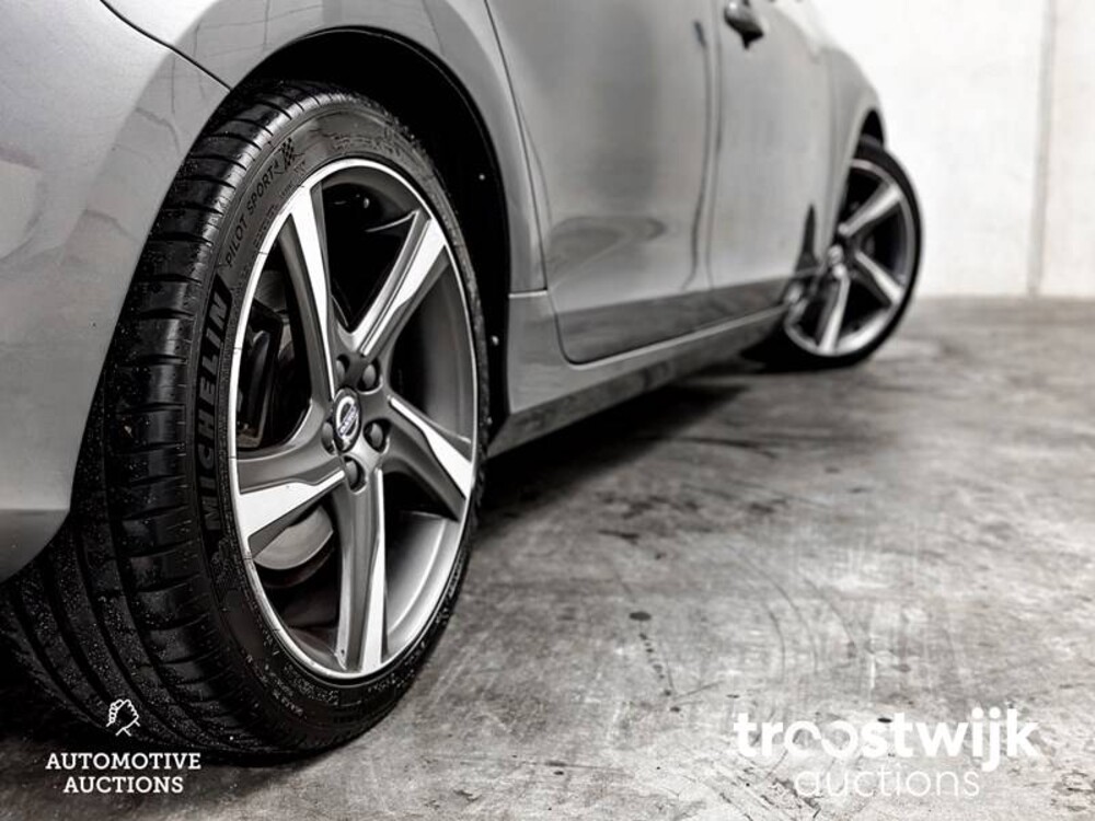 Volvo V60 2.0 D3 R-Design 150hp 2016, XR-726-J