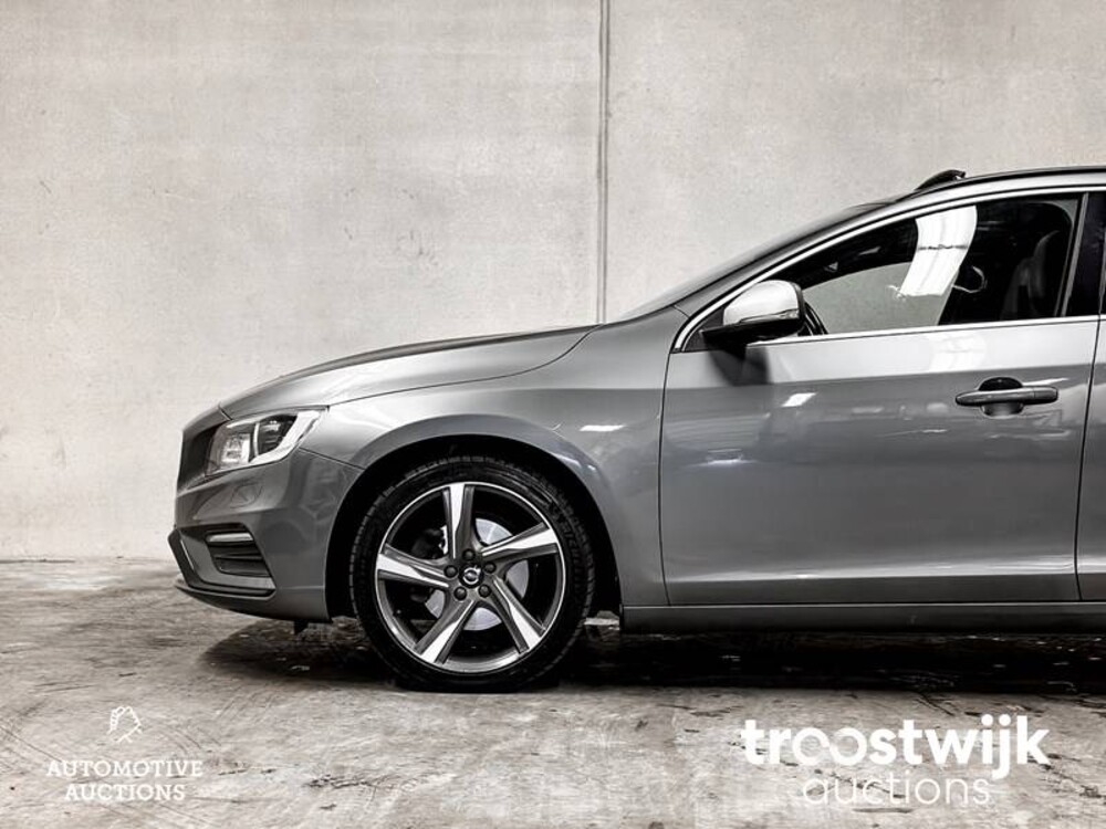 Volvo V60 2.0 D3 R-Design 150hp 2016, XR-726-J