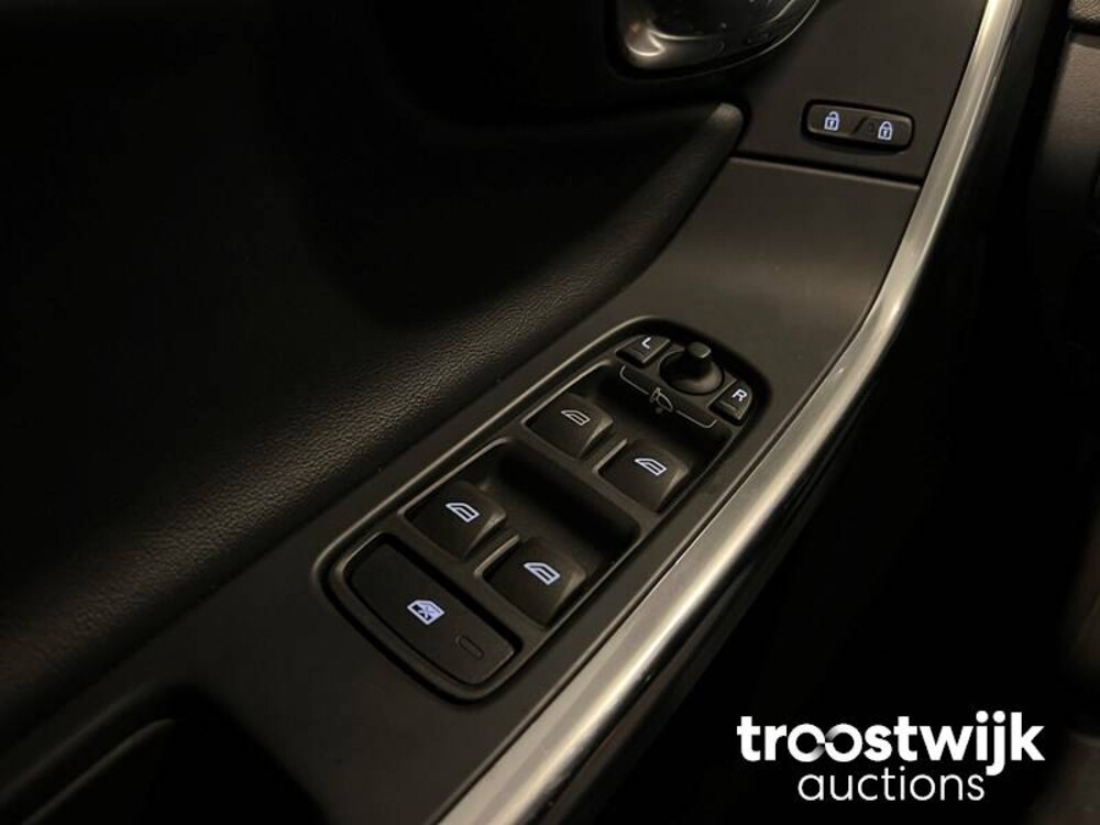 Volvo V60 2.0 D3 R-Design 150hp 2016, XR-726-J