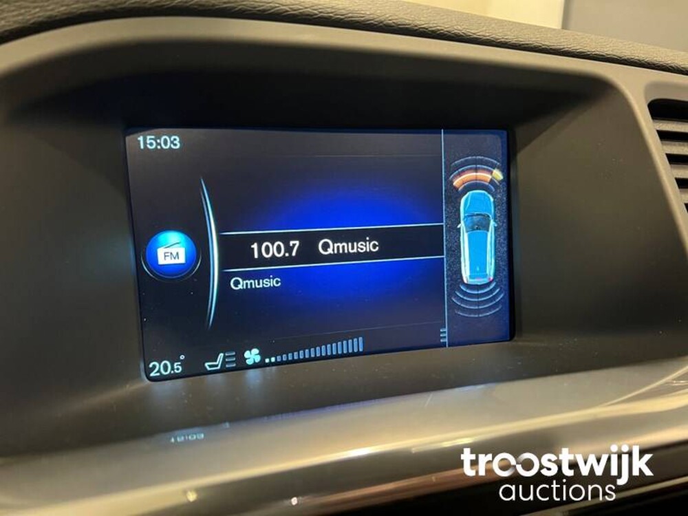 Volvo V60 2.0 D3 R-Design 150hp 2016, XR-726-J