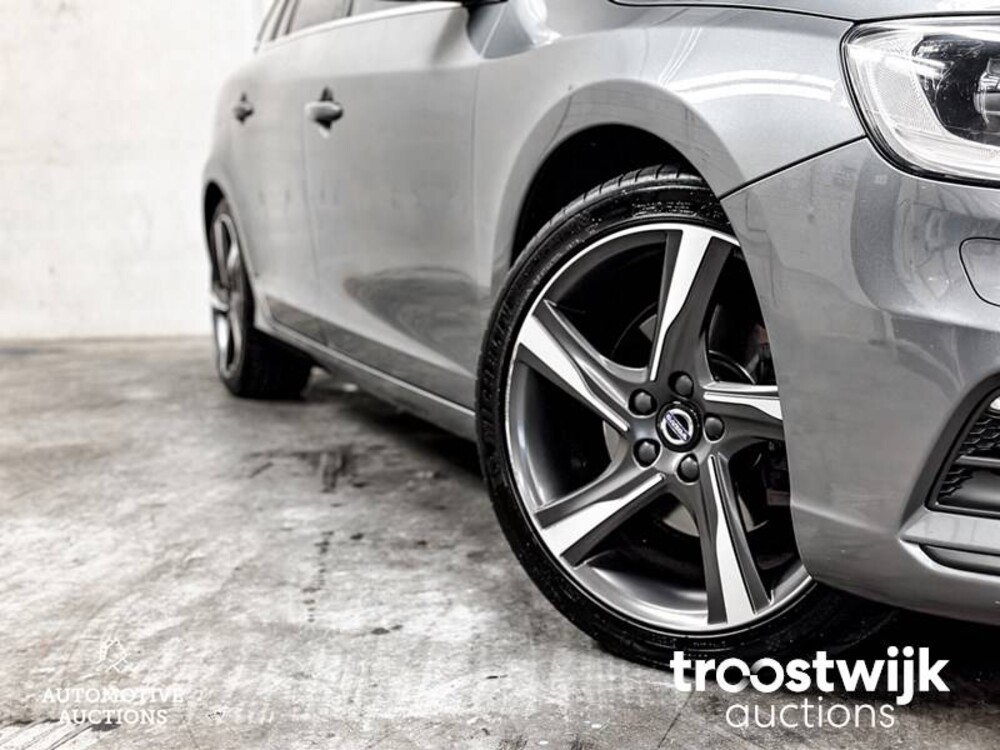 Volvo V60 2.0 D3 R-Design 150hp 2016, XR-726-J