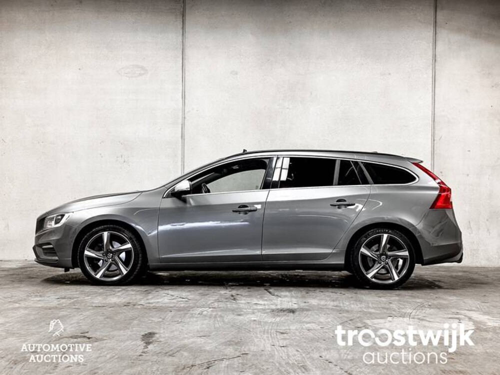 Volvo V60 2.0 D3 R-Design 150hp 2016, XR-726-J