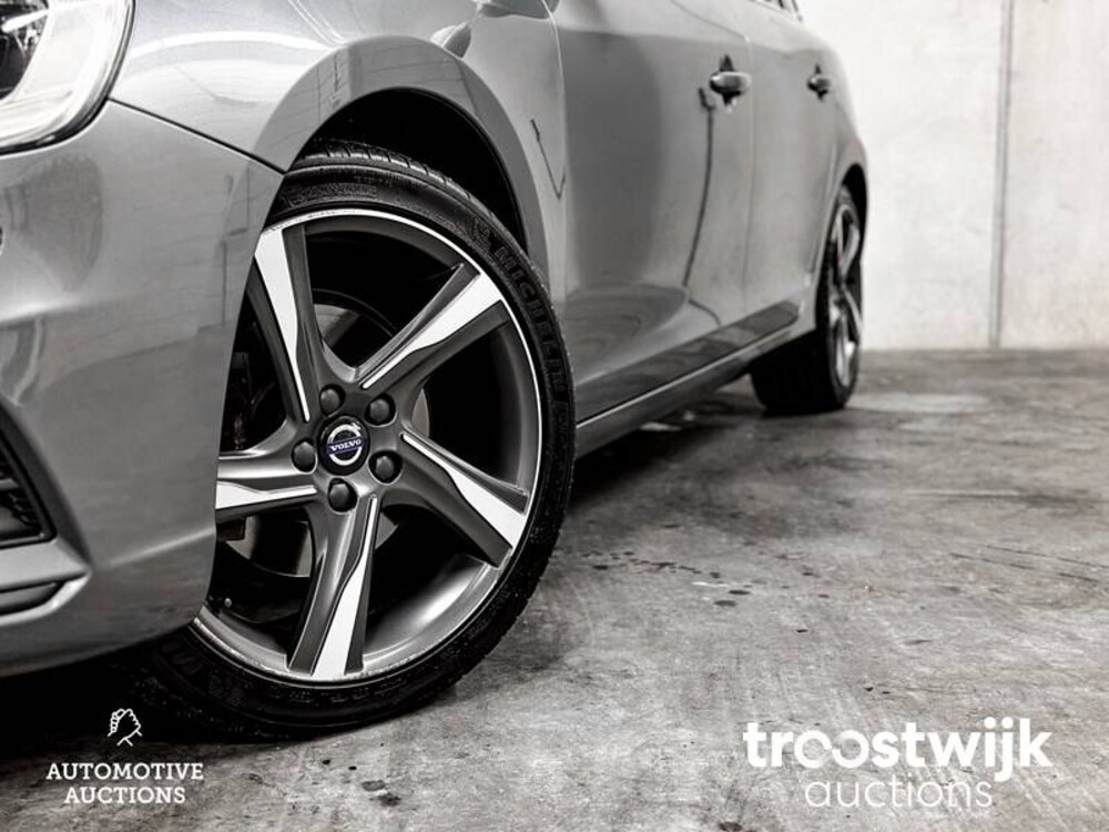Volvo V60 2.0 D3 R-Design 150hp 2016, XR-726-J