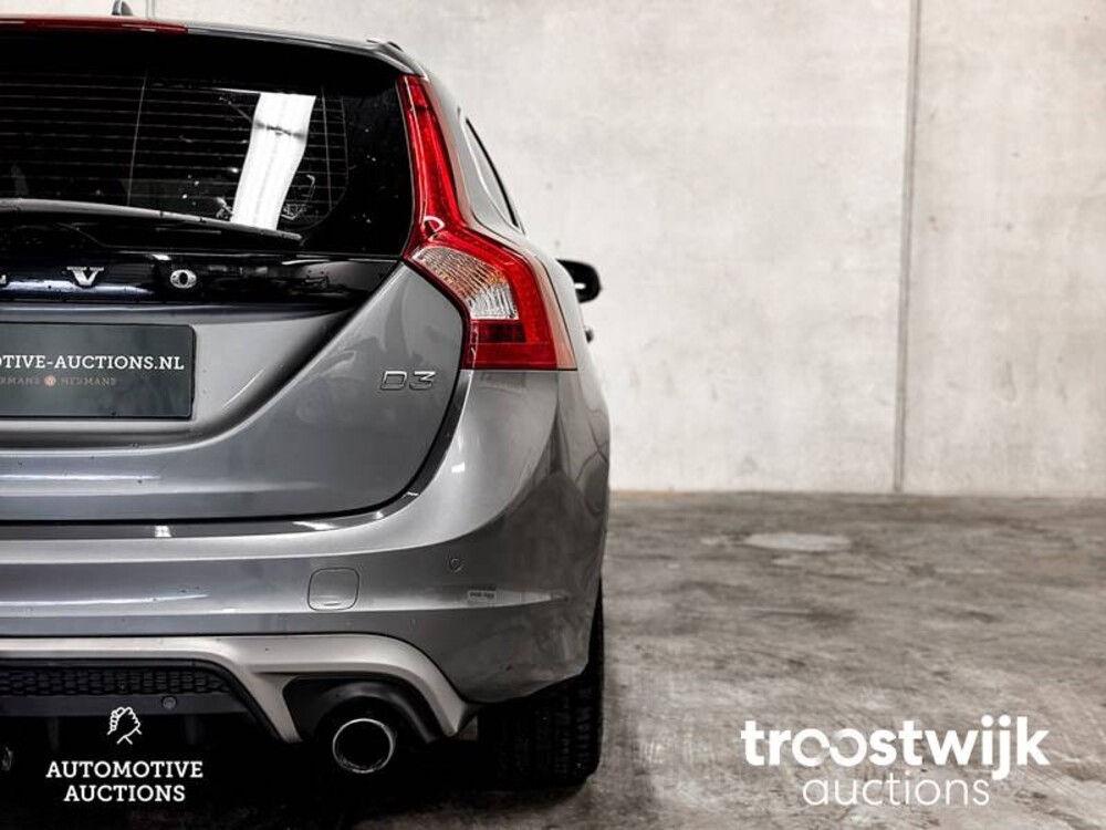 Volvo V60 2.0 D3 R-Design 150hp 2016, XR-726-J