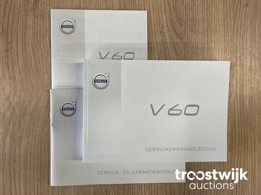 Volvo V60 2.0 D3 R-Design 150hp 2016, XR-726-J