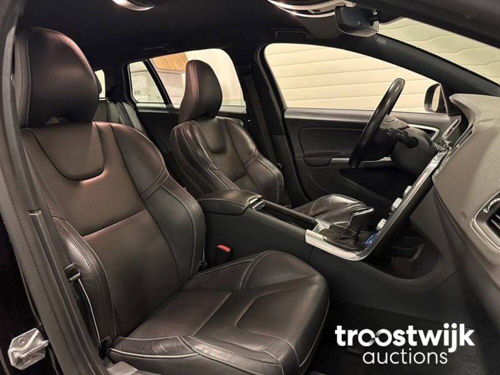 Volvo V60 R-Design 2.4 D6 Twin Engine 220PS 2015 -Orig. NL-, GJ-646-L