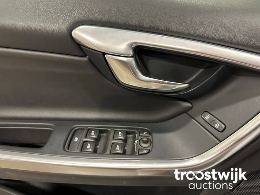 Volvo V60 R-Design 2.4 D6 Twin Engine 220PS 2015 -Orig. NL-, GJ-646-L