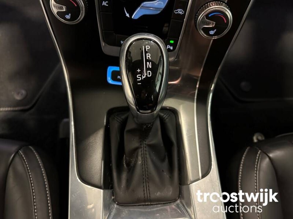 Volvo V60 R-Design 2.4 D6 Twin Engine 220PS 2015 -Orig. NL-, GJ-646-L