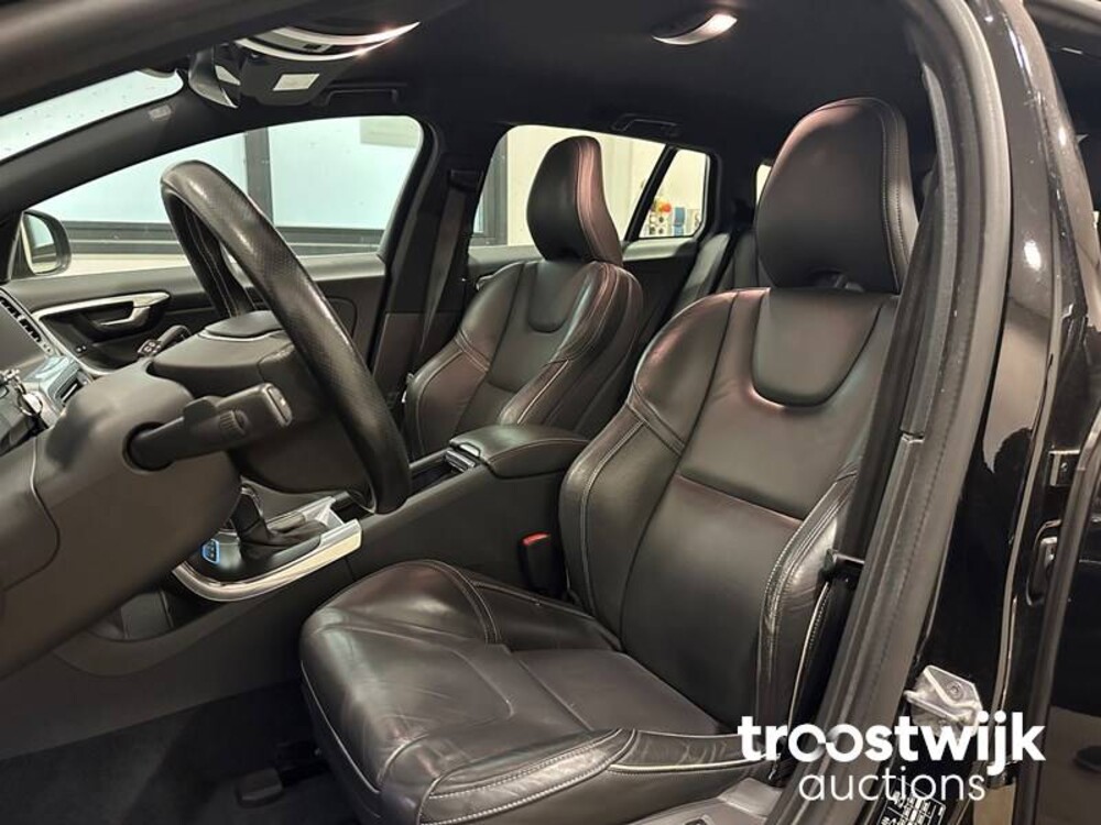 Volvo V60 R-Design 2.4 D6 Twin Engine 220PS 2015 -Orig. NL-, GJ-646-L