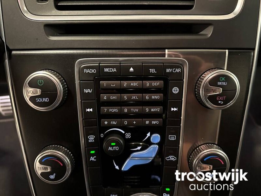 Volvo V60 R-Design 2.4 D6 Twin Engine 220PS 2015 -Orig. NL-, GJ-646-L