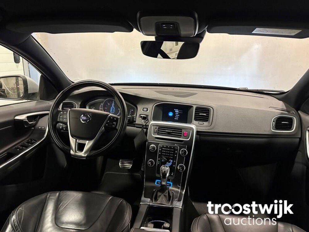 Volvo V60 R-Design 2.4 D6 Twin Engine 220PS 2015 -Orig. NL-, GJ-646-L