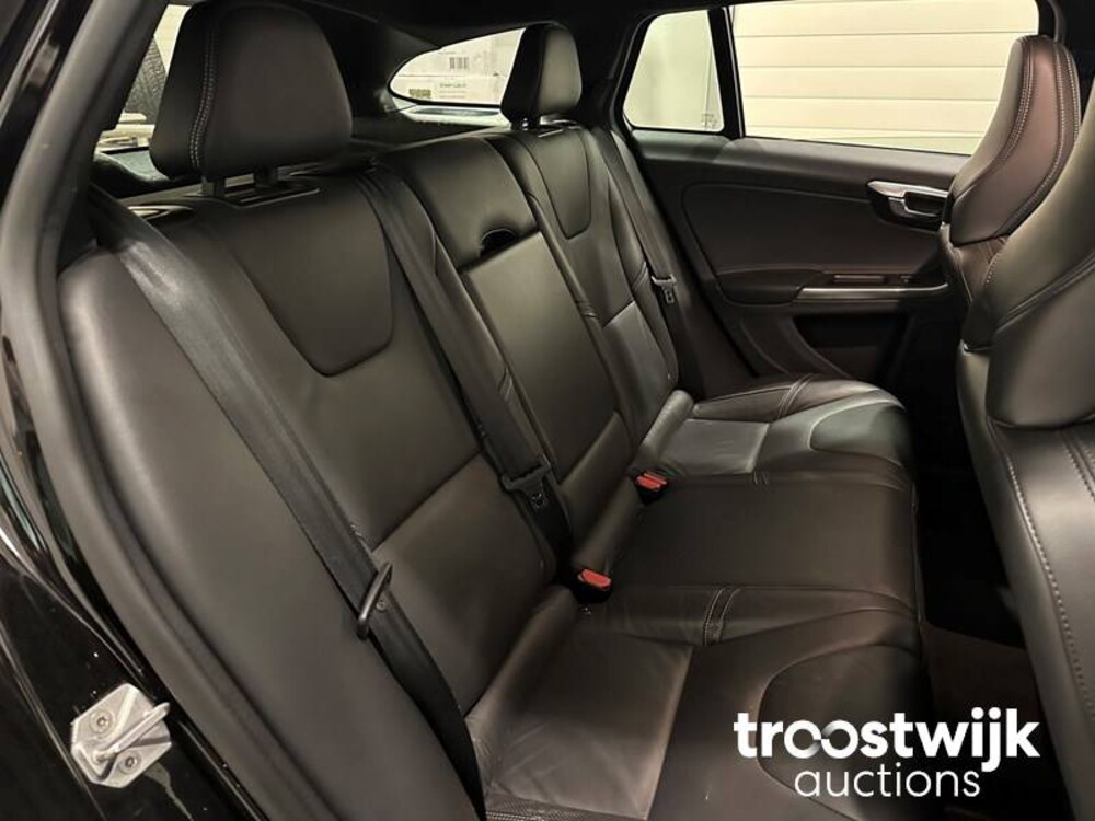 Volvo V60 R-Design 2.4 D6 Twin Engine 220PS 2015 -Orig. NL-, GJ-646-L