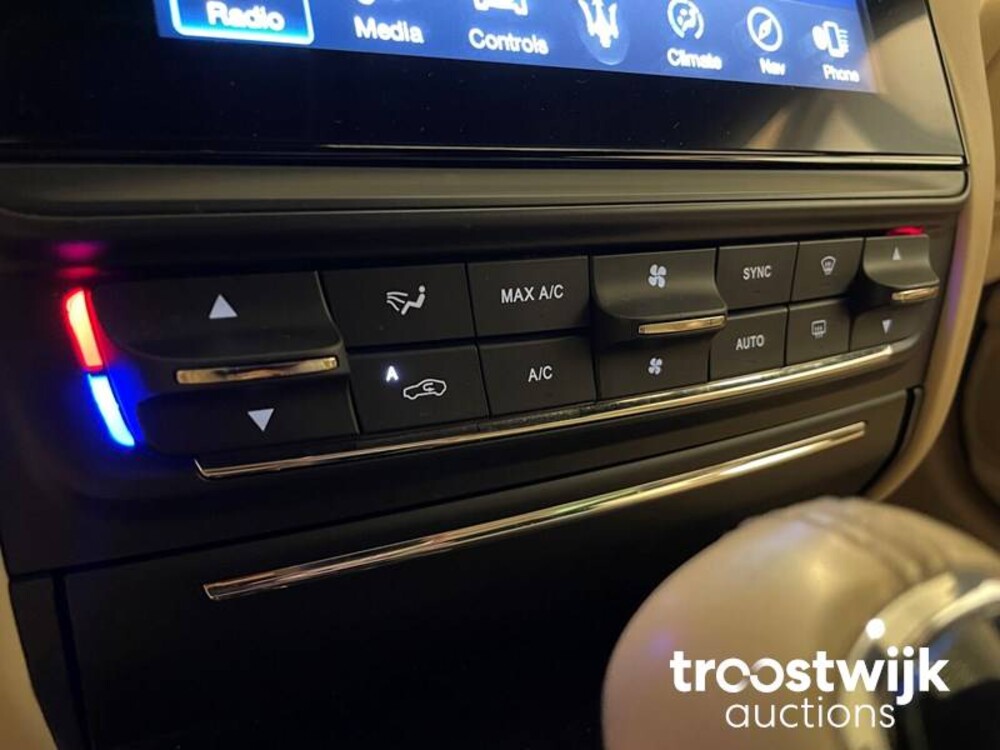 Maserati Quattroporte GranLusso 3.0 D NEU-MODELL 275PS 2017, H-942-XN