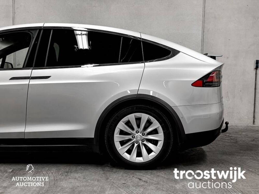Tesla Model X 100D 6-Persoons 417PS 2017 -Orig. NL-, PT-892-R