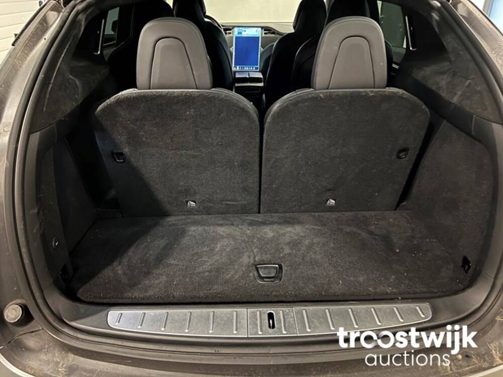 Tesla Model X 100D 6-Persoons 417PS 2017 -Orig. NL-, PT-892-R