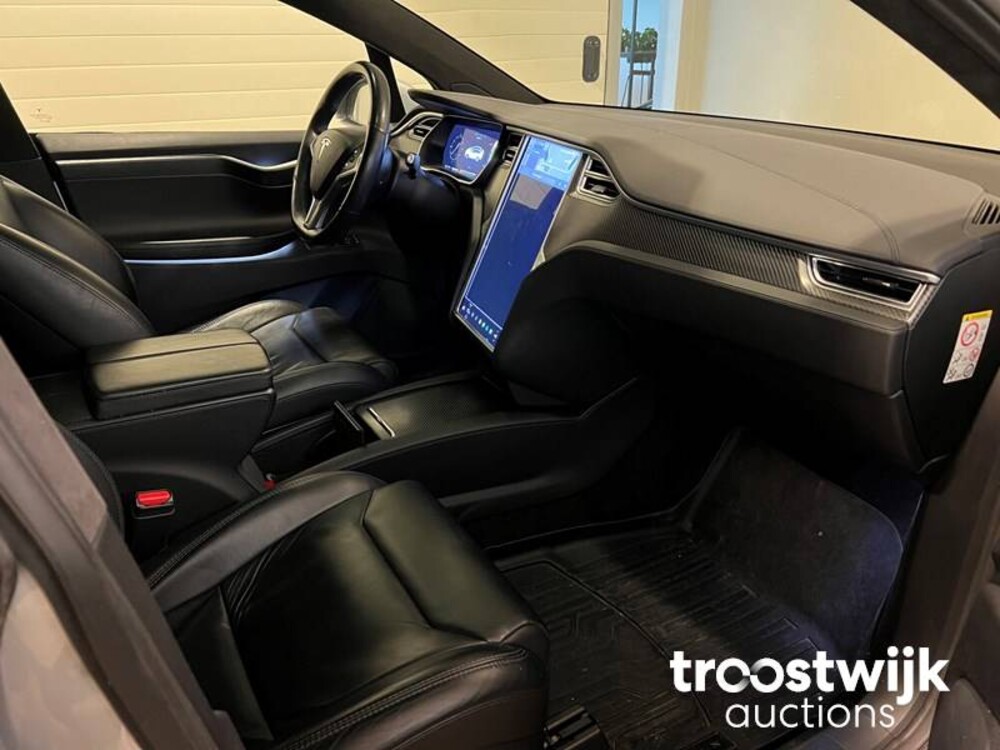 Tesla Model X 100D 6-Persoons 417PS 2017 -Orig. NL-, PT-892-R