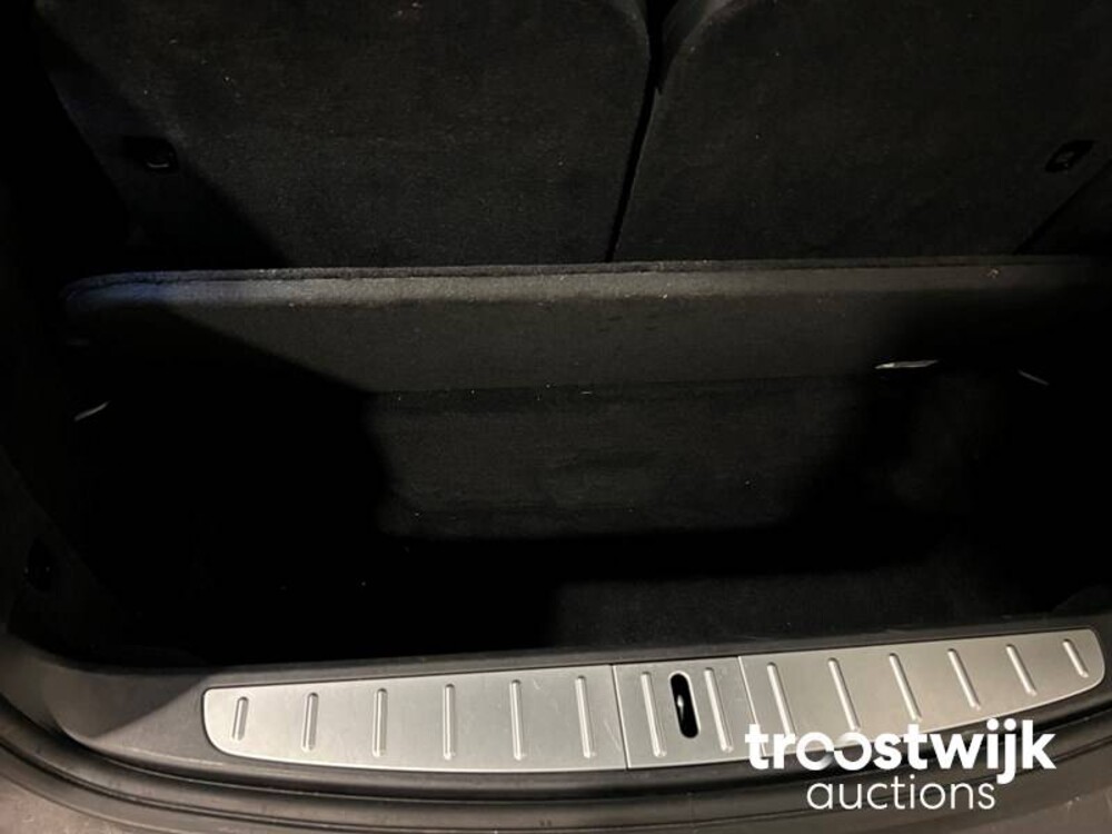 Tesla Model X 100D 6-Persoons 417PS 2017 -Orig. NL-, PT-892-R