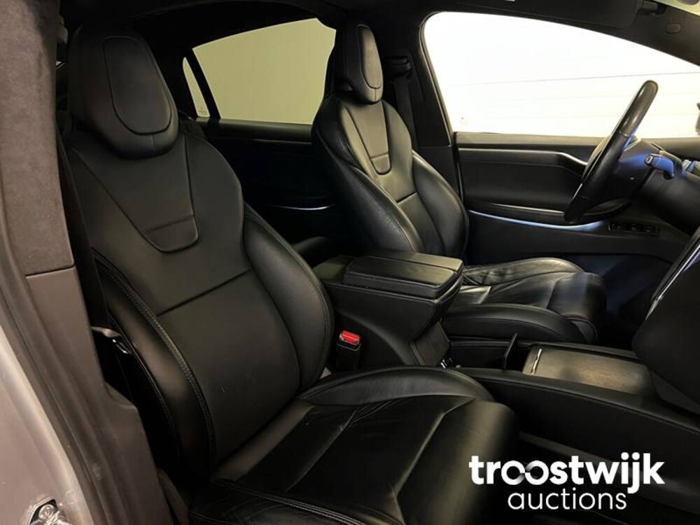 Tesla Model X 100D 6-Persoons 417PS 2017 -Orig. NL-, PT-892-R