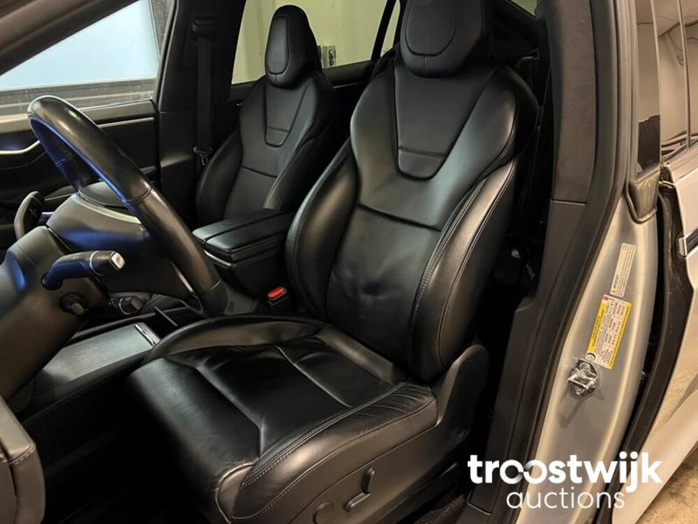 Tesla Model X 100D 6-Persoons 417PS 2017 -Orig. NL-, PT-892-R