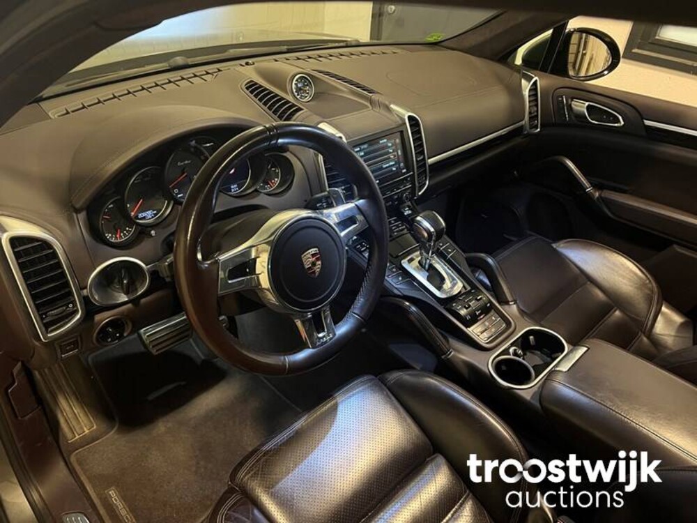 Porsche Cayenne Turbo 4.8 V8 500PS Sport-Design 2013 Sport-Chrono, 7-XRX-90