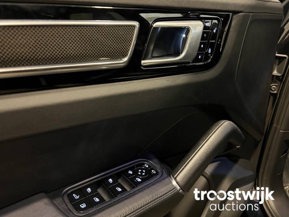 Porsche Cayenne E-Hybrid 3.0 V6 Sport-Chrono 462PS 2018 -Orig. NL-, TD-052-B