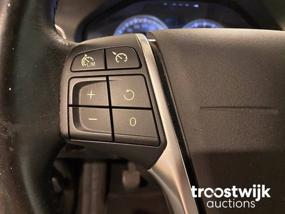 Volvo V60 2.0 D3 5-Cilinder Momentum 163 PS 2011, 10-XRX-7