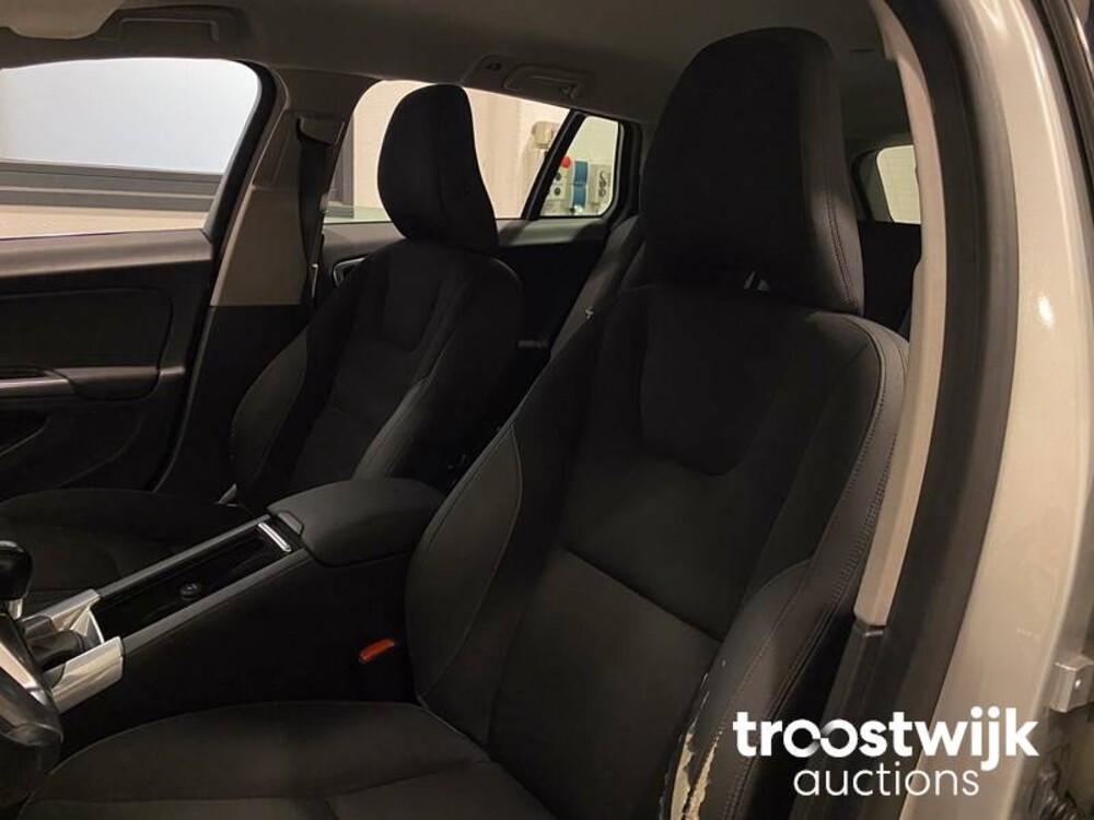 Volvo V60 2.0 D3 5-Cilinder Momentum 163 PS 2011, 10-XRX-7