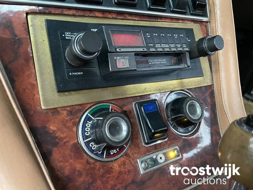 Jensen Interceptor III 7.2 330pk 1974, 54-YD-23