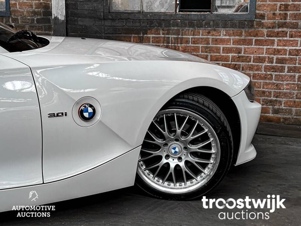 BMW Z4 Roadster 3.0i 231pk SMG 2004, T-904-HH -Youngtimer-