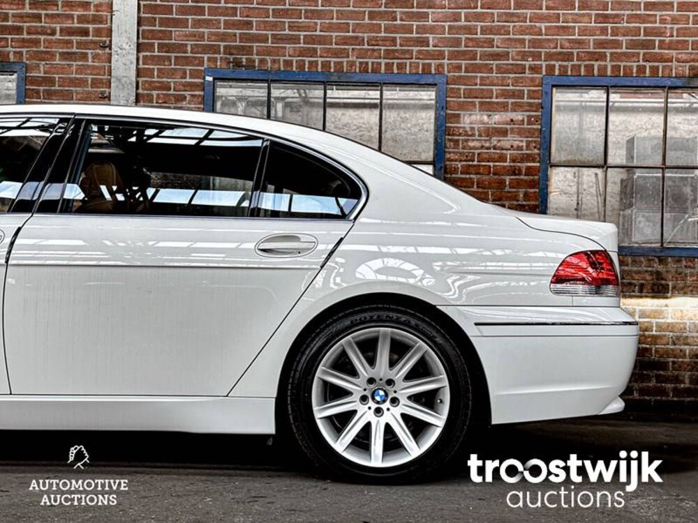 BMW 760Li E65 6.0 V12 445pk 2004