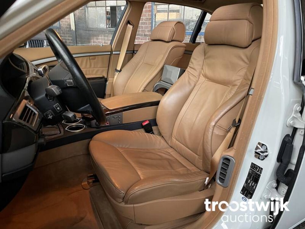 BMW 760Li E65 6.0 V12 445pk 2004
