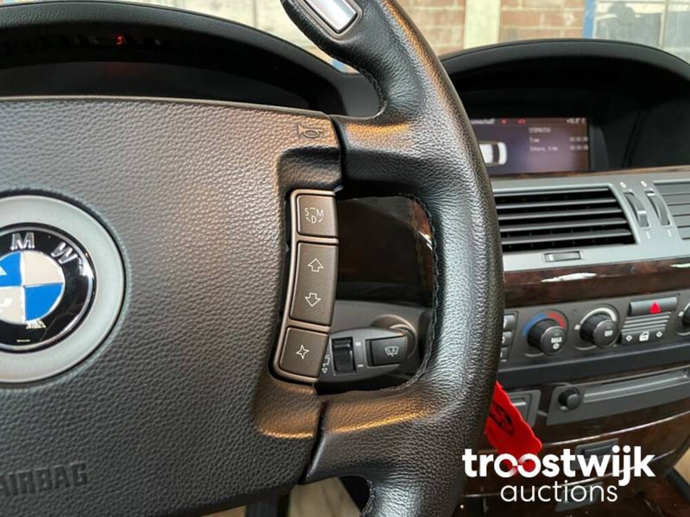 BMW 760Li E65 6.0 V12 445pk 2004