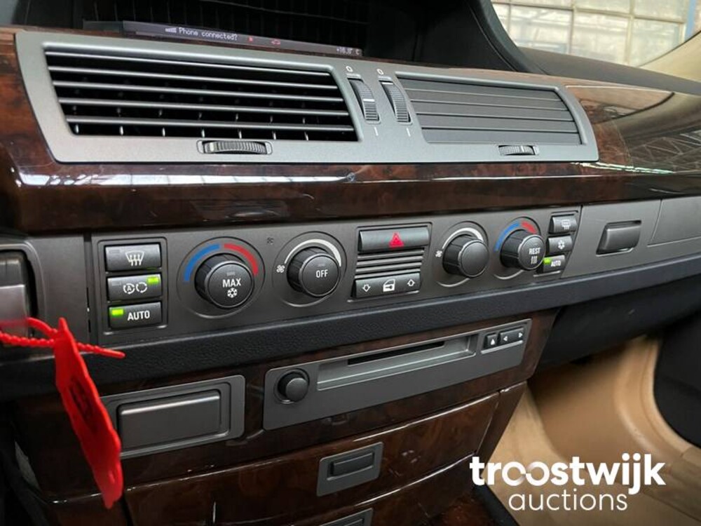 BMW 760Li E65 6.0 V12 445pk 2004