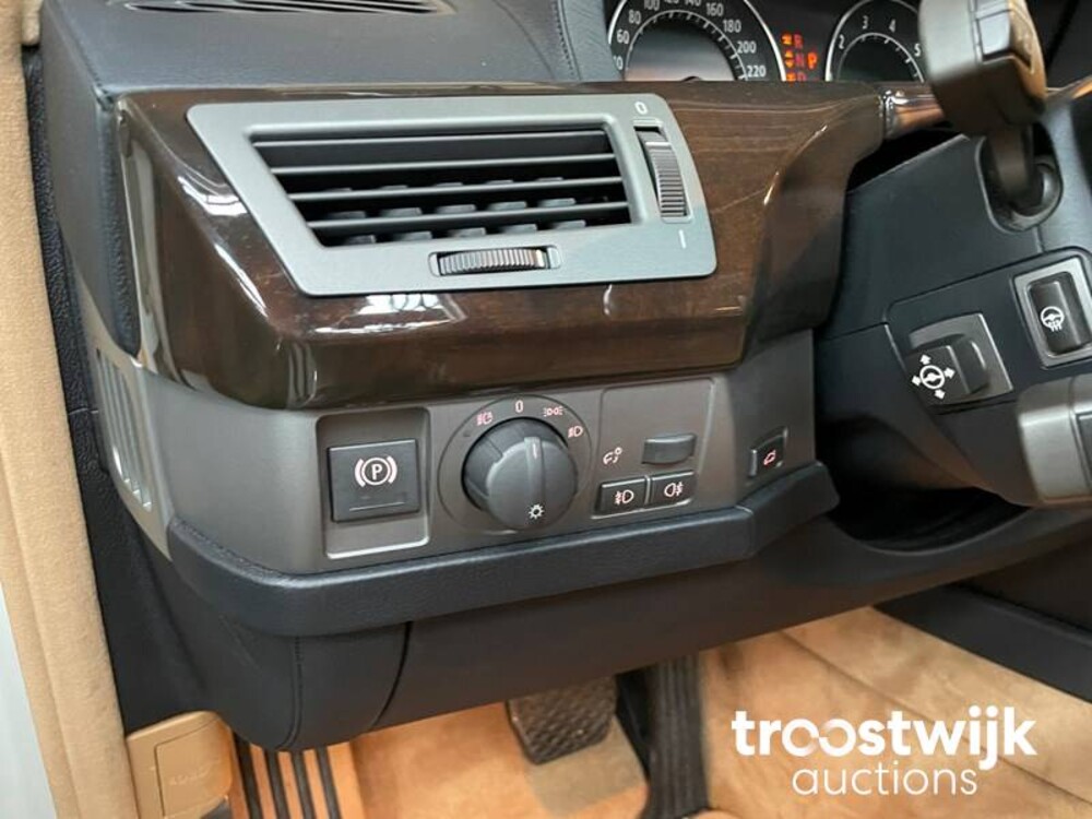 BMW 760Li E65 6.0 V12 445pk 2004