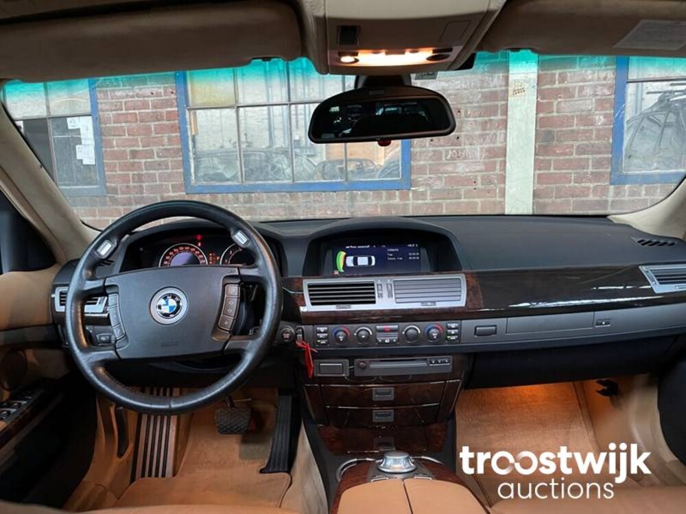 BMW 760Li E65 6.0 V12 445pk 2004