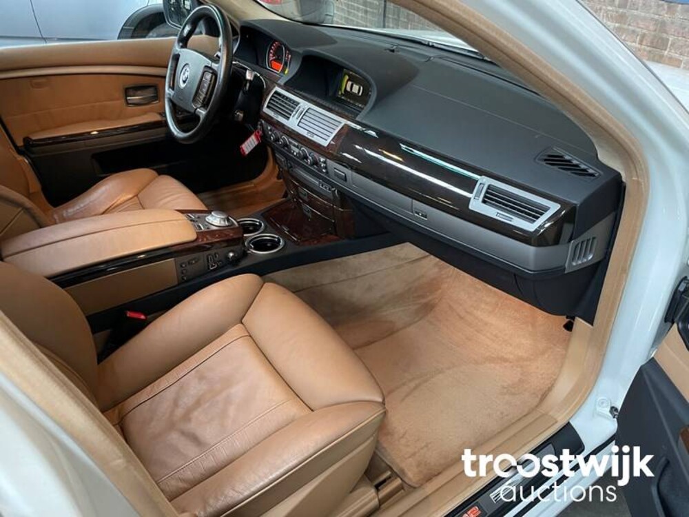 BMW 760Li E65 6.0 V12 445pk 2004