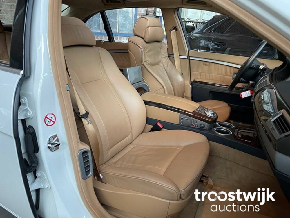 BMW 760Li E65 6.0 V12 445pk 2004