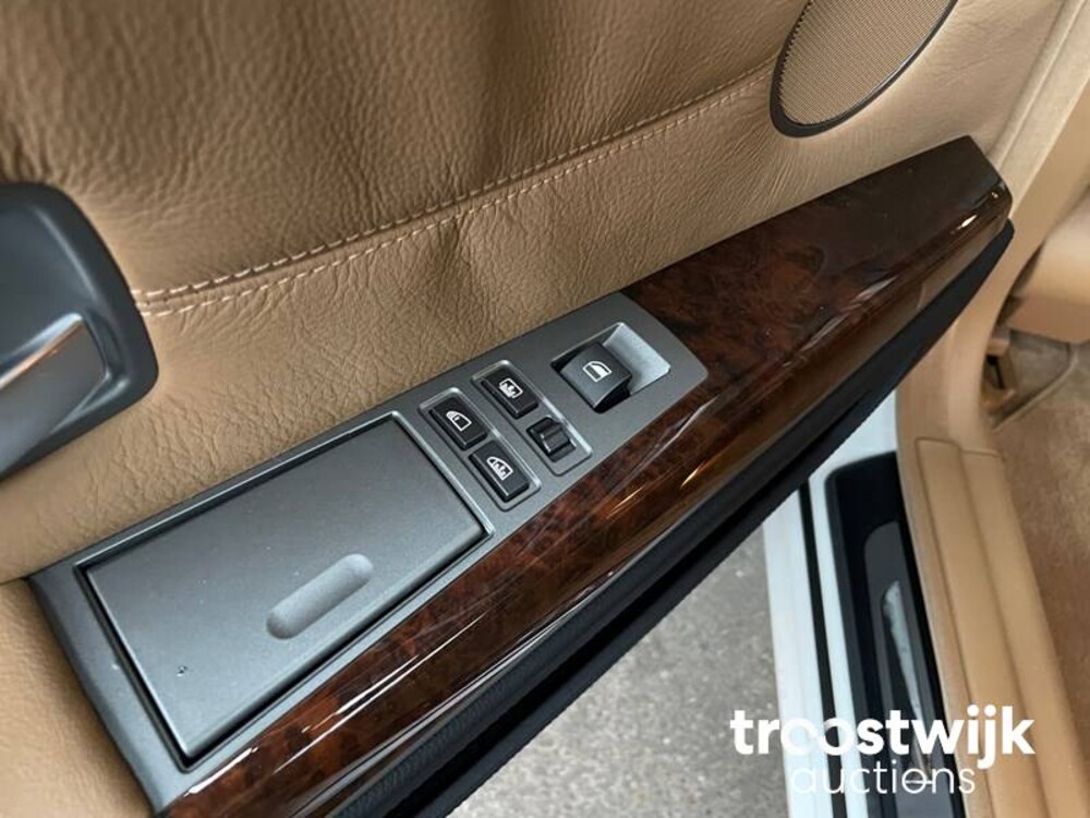 BMW 760Li E65 6.0 V12 445pk 2004