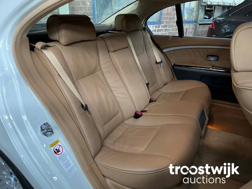 BMW 760Li E65 6.0 V12 445pk 2004