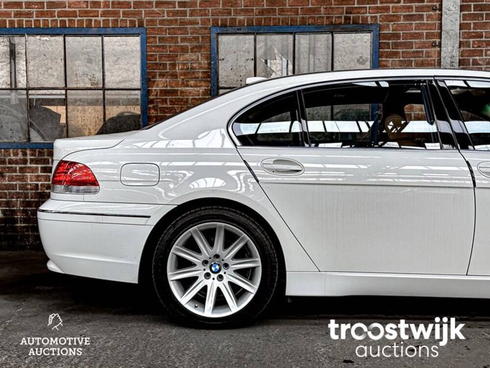 BMW 760Li E65 6.0 V12 445pk 2004