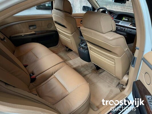 BMW 760Li E65 6.0 V12 445hp 2004