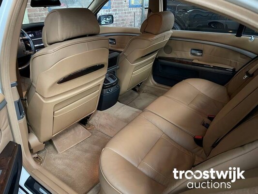 BMW 760Li E65 6.0 V12 445hp 2004