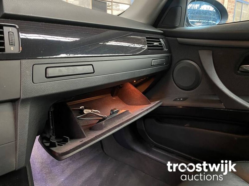 BMW 325i Coupe E92 Introduction  3-Serie 218pk 2006 -Orig NL-, 04-TK-KL -Youngtimer-