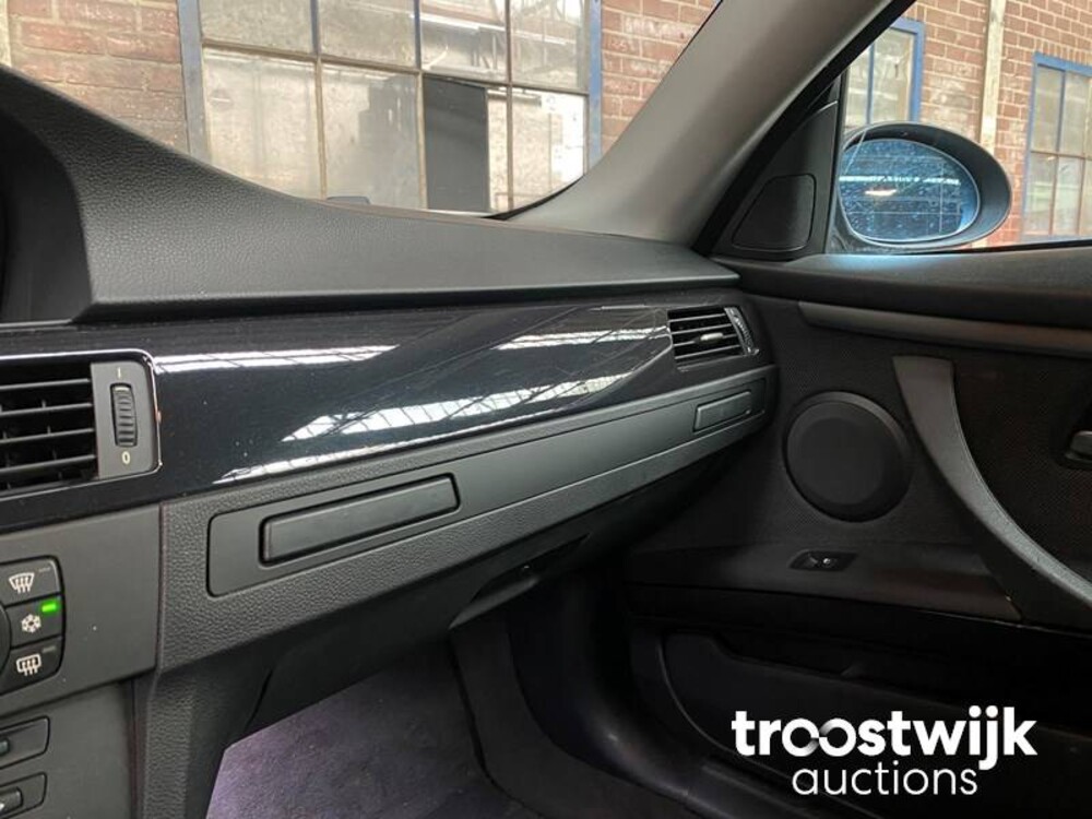 BMW 325i Coupe E92 Introduction  3-Serie 218pk 2006 -Orig NL-, 04-TK-KL -Youngtimer-