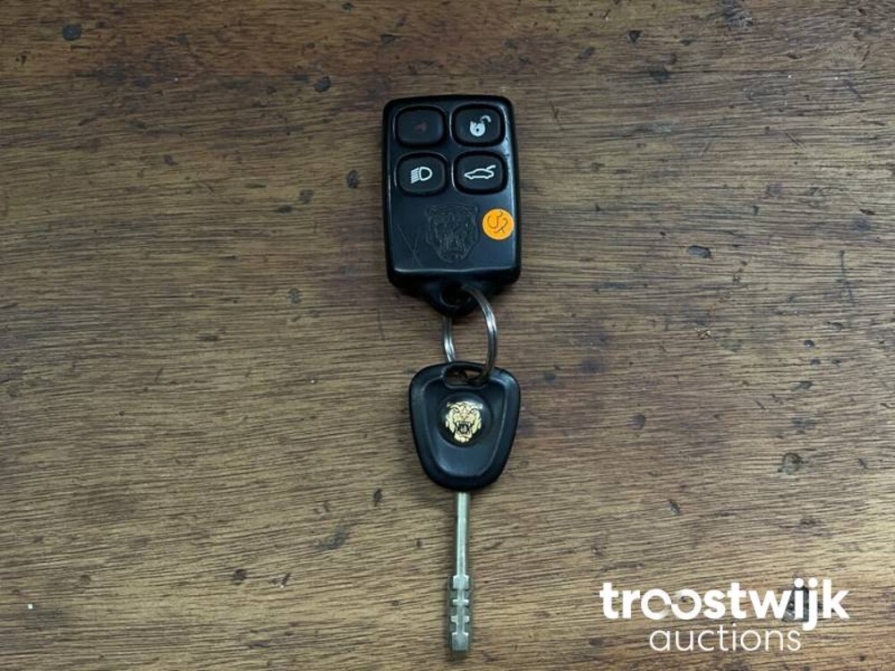 Jaguar XK8 4.0 V8 Convertible 284pk 1997, 95-SR-DX